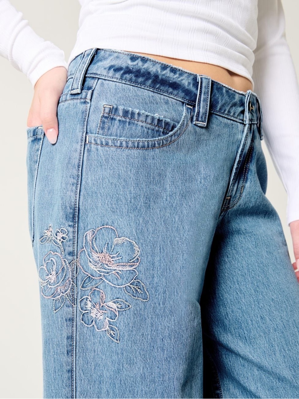🌺 Hollister Low Rise Super Baggy Jeans w/ Hibiscus Embroidery